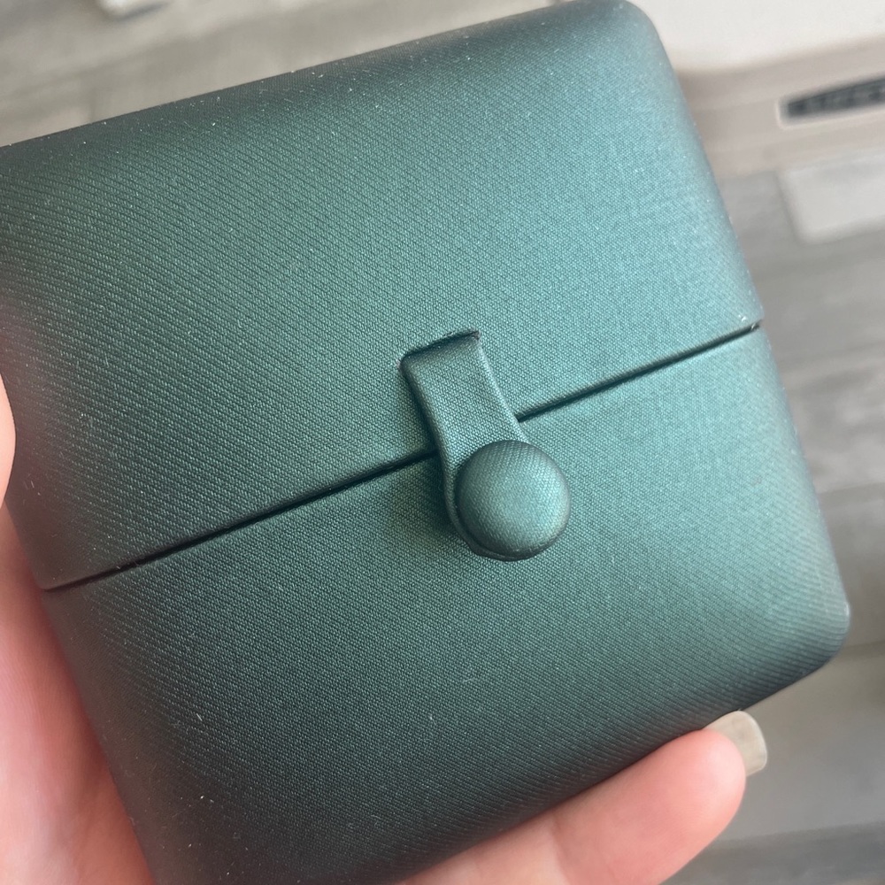 Jewelry Bracelet Box Hard shell traveling protective Jewelry case